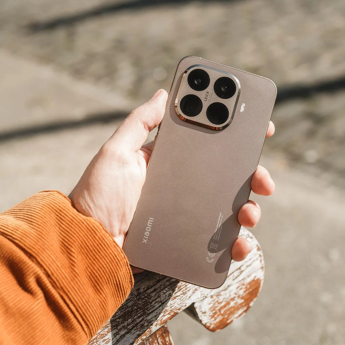 2. Xiaomi 15T gây ấn tượng với màn OLED 120 Hz, camera Leica và 4 bản cập nhật Android, nhưng khung nhựa và camera thiếu sáng là điểm trừ.