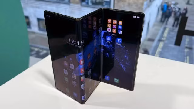 Trong khi đó, đối thủ Huawei lại đang tiến nhanh với dòng Mate XTs, cho thấy lợi thế về chuỗi cung ứng và tối ưu sản xuất.