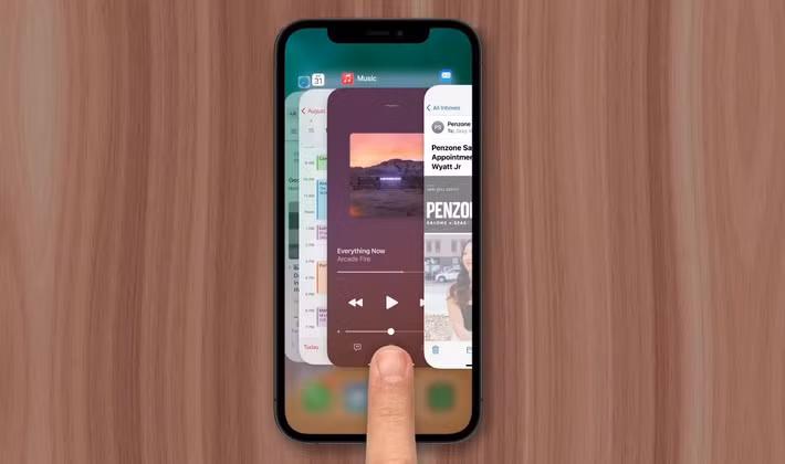 Thói quen vuốt để đóng ứng dụng gần đây bắt nguồn từ thời điện thoại đời cũ.