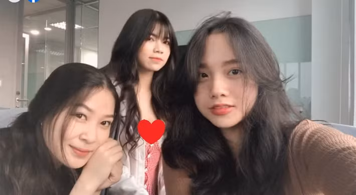 Tại VCS Mùa Xuân 2021, VETV từng giới thiệu ba nữ MC mới gồm Kim Sa, Bảo Ngọc và Mai Dora, mở ra kỳ vọng về thế hệ MC LMHT kế cận.