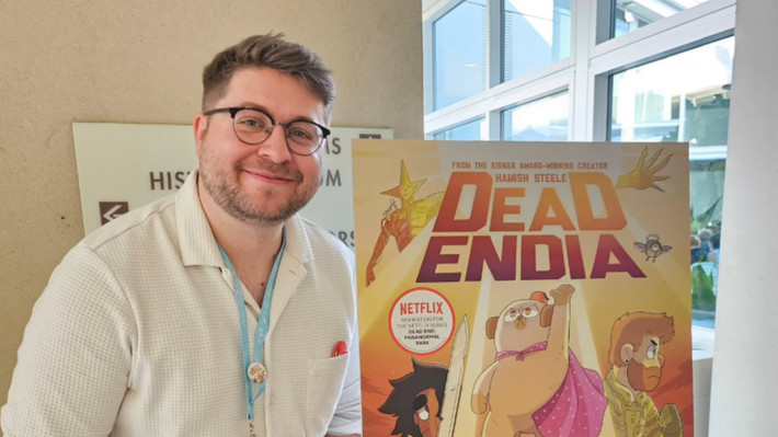 Tác giả Hamish Steele trở thành tâm điểm công kích, nhận hàng loạt thư điện tử và bình luận kỳ thị, buộc phải hạn chế xuất hiện trên mạng.