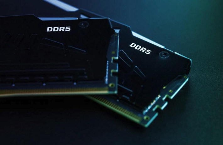 Nguyên nhân chính đến từ cơn khát phần cứng AI, khi các tập đoàn lớn đổ xô thu mua DDR5 và HBM cho trung tâm dữ liệu.