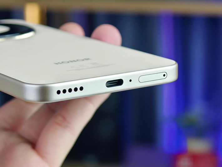 Về lý thuyết, pin càng lớn thì thời gian sử dụng càng dài, nhưng thực tế còn phụ thuộc vào chip và màn hình.