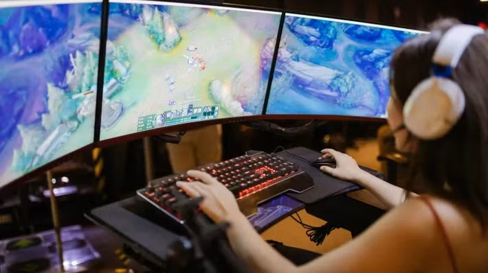 Trong lúc Riot Games khẩn trương khắc phục sự cố, cộng đồng game thủ chỉ còn chờ đợi server mở lại cùng một đợt đền bù thỏa đáng.