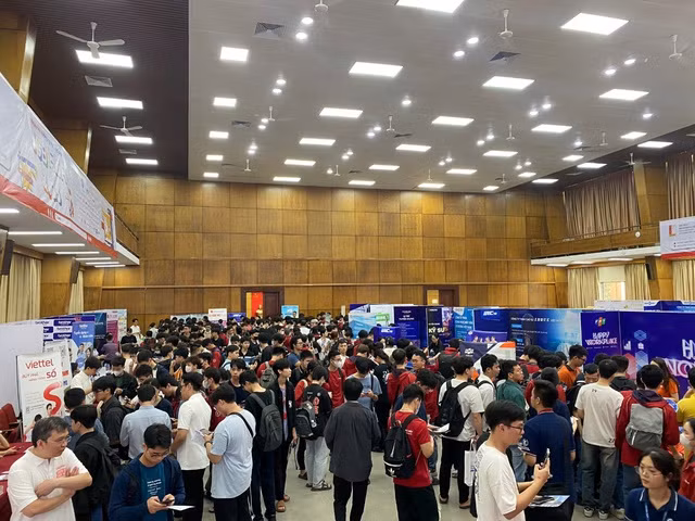 Theo Japan Foundation, có khoảng 160.000–170.000 người học tiếng Nhật tại Việt Nam giai đoạn 2021–2024.