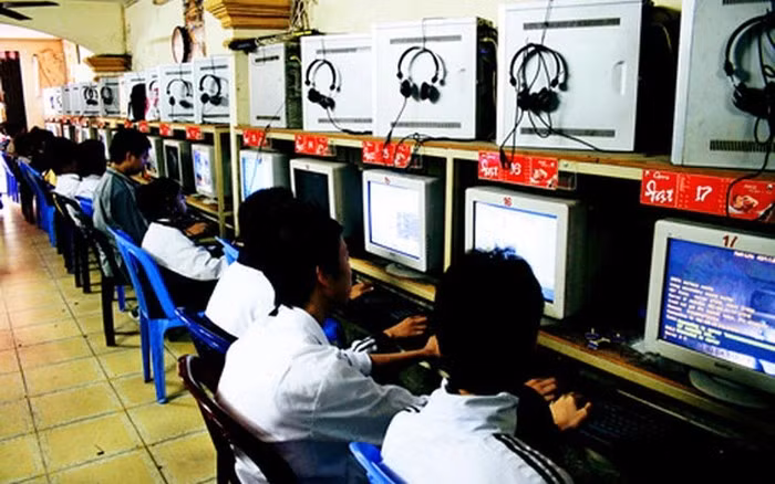 Ký ức lan sang cả hệ sinh thái PC cổ điển với Windows khởi động chậm, tiếng ổ cứng quay rì rì.