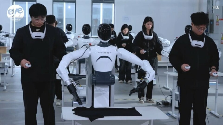 Chính phủ và các tập đoàn nhà nước là khách hàng lớn nhất, đặt mua robot trị giá hàng trăm triệu USD.