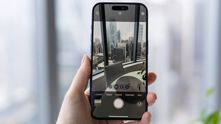 LiDAR lần đầu xuất hiện trên iPhone 12 Pro năm 2020 và tiếp tục được duy trì trên tất cả các mẫu iPhone dòng Pro về sau.