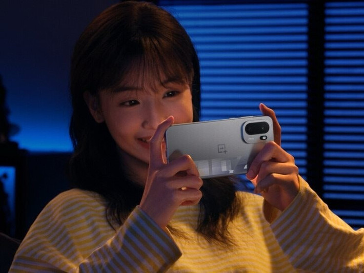 Máy sở hữu viên pin 7.800mAh, lớn hơn 55% so với các flagship như Galaxy S25 Ultra hay iPhone 17 Pro Max.