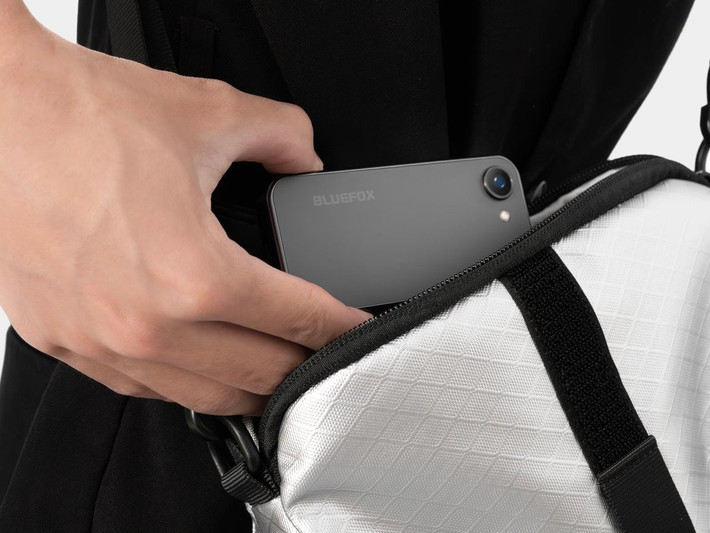 Camera 48MP và camera trước 5MP chỉ ở mức cơ bản nhưng vẫn đáp ứng tốt nhu cầu chụp nhanh, gọi video.