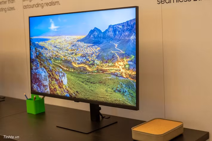 ViewFinity S8 hỗ trợ đa nhiệm vượt trội, hiển thị nhiều cửa sổ cùng lúc, thay thế thiết lập kép. (Ảnh: tinhte.vn)