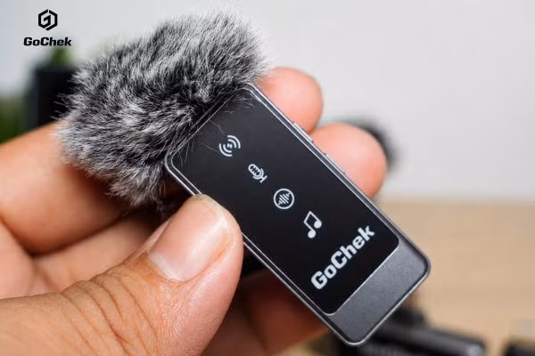 Sự bùng nổ của video ngắn, livestream, podcast và các nền tảng mạng xã hội đang khiến micro thu âm không dây trở thành thiết bị gần như không thể thiếu đối với nhà sáng tạo nội dung, người bán hàng trực tuyến, giáo viên dạy online cũng như các doanh nghiệp, khi chất lượng âm thanh ngày càng được xem là yếu tố quyết định sức hút và tính chuyên nghiệp của mỗi sản phẩm số. (Ảnh: Gocheck)