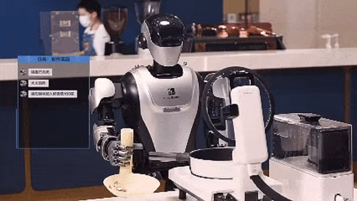 Chương trình đào tạo áp dụng mô hình hai người kèm một robot, giúp máy học nhanh hàng chục kỹ năng trong nhiều lĩnh vực khác nhau.