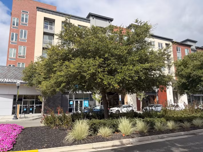 Tốc độ sạc nhanh 35W giúp iPhone 17 nạp 71% pin chỉ sau 30 phút, không hề thua kém iPhone 17 Pro.