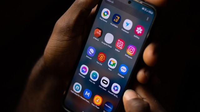 Google đang siết chặt bảo mật sau khi phát hiện nhiều chiến dịch tấn công mạng lợi dụng ứng dụng giả mạo để phát tán mã độc trên Android.