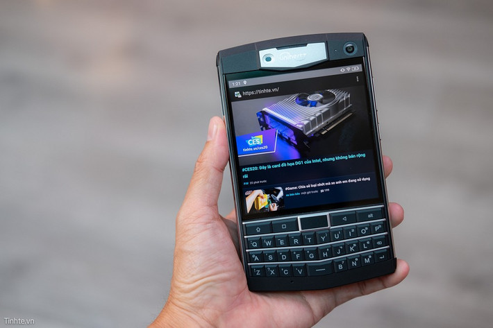 Sự xuất hiện của các bản sao như Unihertz Titan hay Titan 2 cho thấy nhu cầu thực sự với smartphone bàn phím cứng vẫn tồn tại.