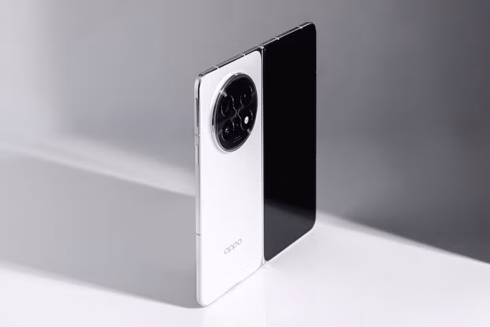 Các hãng còn tập trung vào phần mềm, tối ưu giao diện gập để khai thác lợi thế màn hình lớn, hỗ trợ đa nhiệm mượt mà và tiện ích thông minh.