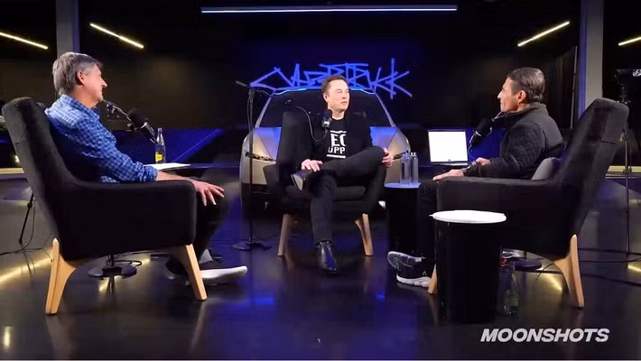 Elon Musk cho rằng lợi thế cạnh tranh dựa trên thâm niên hay chuyên môn lặp lại sẽ khó tồn tại trước tốc độ học tập theo hàm mũ của AI. (Ảnh: Moonshots)