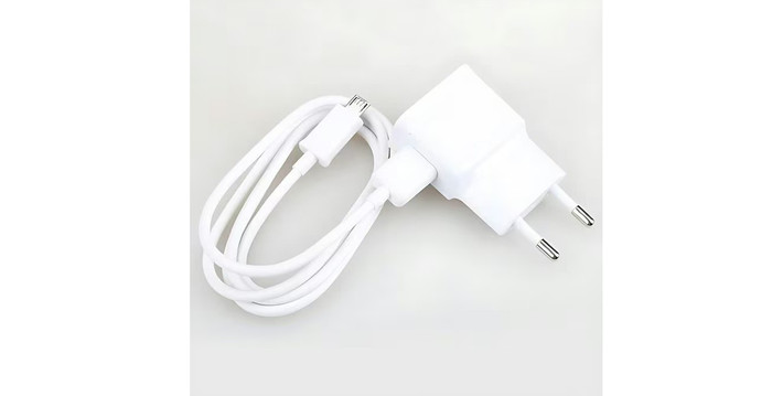 Nhiều hành khách có thói quen tranh thủ sạc pin điện thoại khi đi máy bay để đảm bảo thiết bị luôn đầy pin.