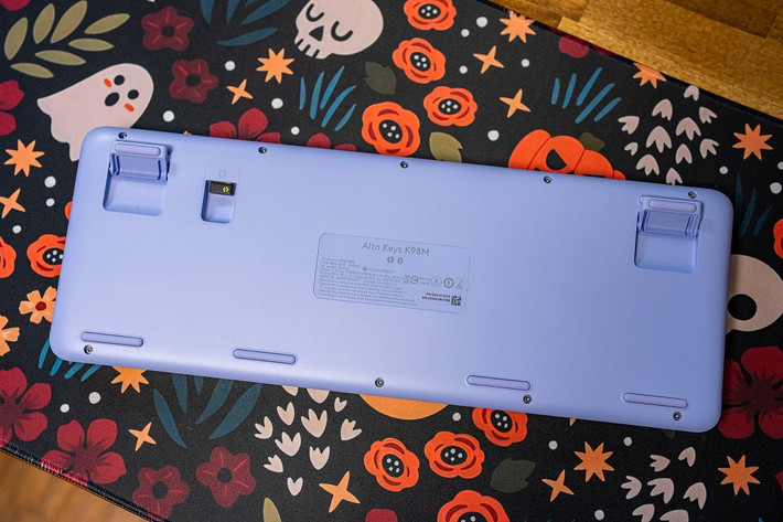 Sản phẩm hỗ trợ hot-swap, cho phép thay switch dễ dàng mà không cần hàn.