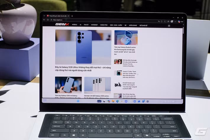 Màn hình hỗ trợ tần số quét 120Hz, độ sáng HDR tối đa 1.000 nit. (Genk)