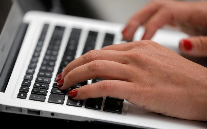 Laptop và máy tính cần được sao lưu dữ liệu lên đám mây hoặc ổ cứng rời trước khi bão đến.