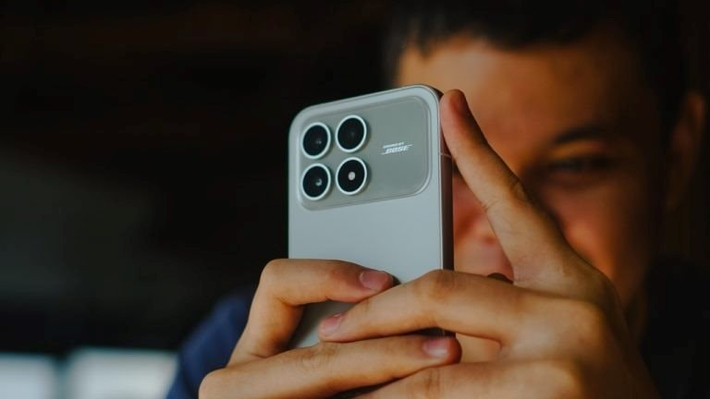 F8 Pro trang bị Snapdragon 8 Elite 3nm, RAM 12GB và bộ nhớ tối đa 512GB.