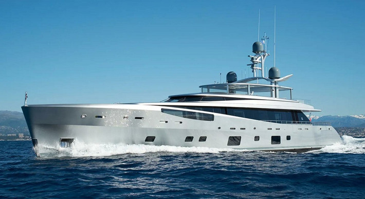 Siêu du thuyền Lady May từng mua bằng tiền gian lận 41 triệu euro, hiện được chào bán lại với giá 29 triệu USD.