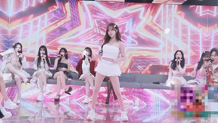 Các nữ streamer xuất hiện trên AfreecaTV, PandaTV hay Showroom với hình ảnh táo bạo.