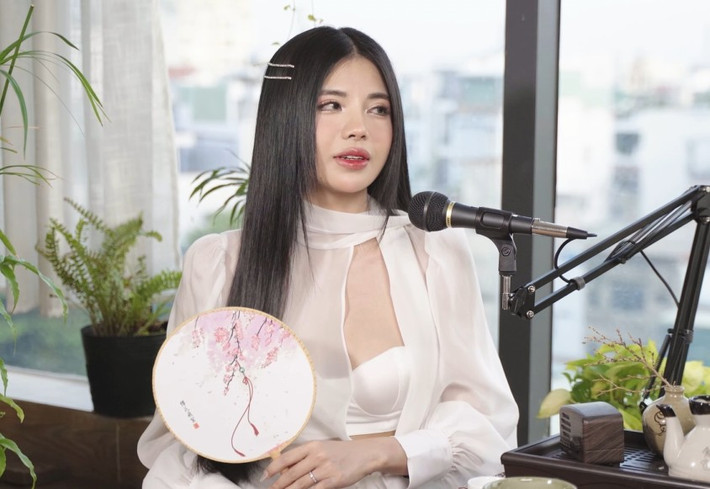 Trái ngược hoàn toàn, Mai Dora là cái tên thành công nhất khi trụ lại lâu nhất tại VCS và xây dựng được hình ảnh cá nhân vững chắc.