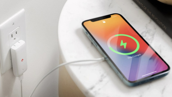 Kênh HTX Studio đã thực hiện thử nghiệm 500 chu kỳ sạc trên iPhone và iQOO để kiểm chứng điều này.