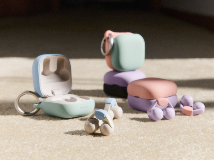 Thiết kế kẹp tai giúp tai nghe bám vào vành tai ngoài, giảm áp lực lên ống tai và tăng sự thoải mái khi đeo lâu.