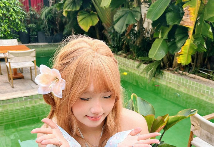 Julia không chỉ giữ được tinh thần nhân vật mà còn khéo léo biến tấu để tạo dấu ấn riêng.