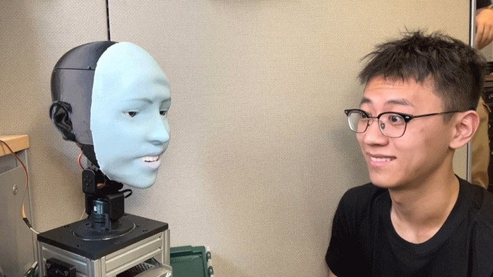 CES 2026 chứng kiến nhiều robot hình người với khuôn mặt và làn da tổng hợp giống thật.