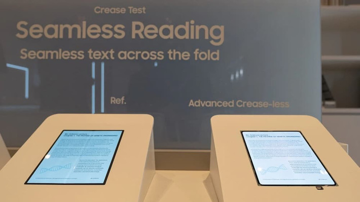 Nhờ đó, lực gập không còn tập trung vào một đường cố định mà được phân tán đều trên diện tích rộng hơn.(Ảnh: SamMobile)