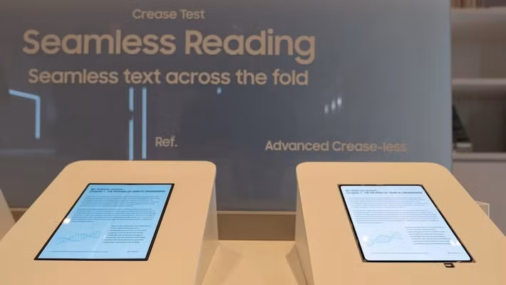 Nhờ đó, lực gập không còn tập trung vào một đường cố định mà được phân tán đều trên diện tích rộng hơn.(Ảnh: SamMobile)