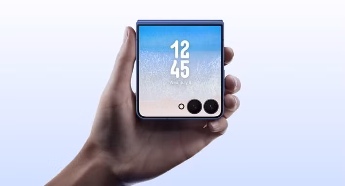 Điện thoại gập hiện đại đã đạt chuẩn chống nước, bụi và sở hữu thiết kế tinh tế như flagship.