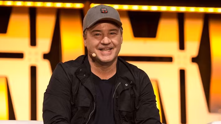 Năm 2010, ông tiếp tục để lại dấu ấn khi thành lập Respawn Entertainment, studio khai sinh Titanfall và Apex Legends.