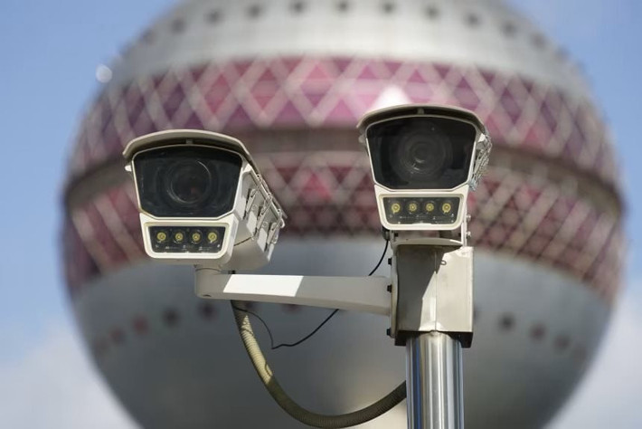 Hệ thống camera AI giao thông tại Trung Quốc từng khiến dư luận dậy sóng khi bắt nhầm nữ tỷ phú Dong Mingzhu vượt đèn đỏ, buộc cảnh sát phải công khai xin lỗi.