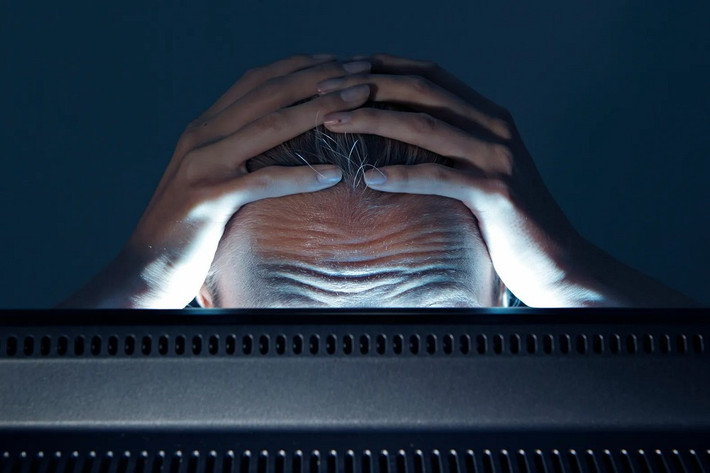 Trong 6 tháng, Daniel rút sạch quỹ hưu trí, bán nhà, mất việc và nợ hơn 500.000 USD.