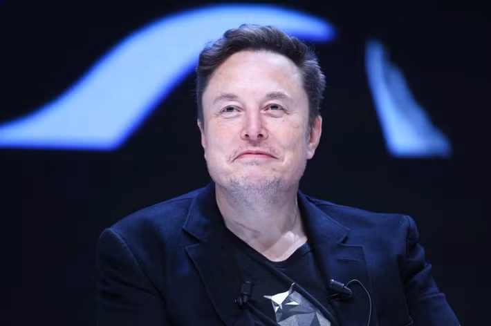Elon Musk vừa được Forbes xác nhận là người đầu tiên trong lịch sử sở hữu khối tài sản vượt 800 tỷ USD.