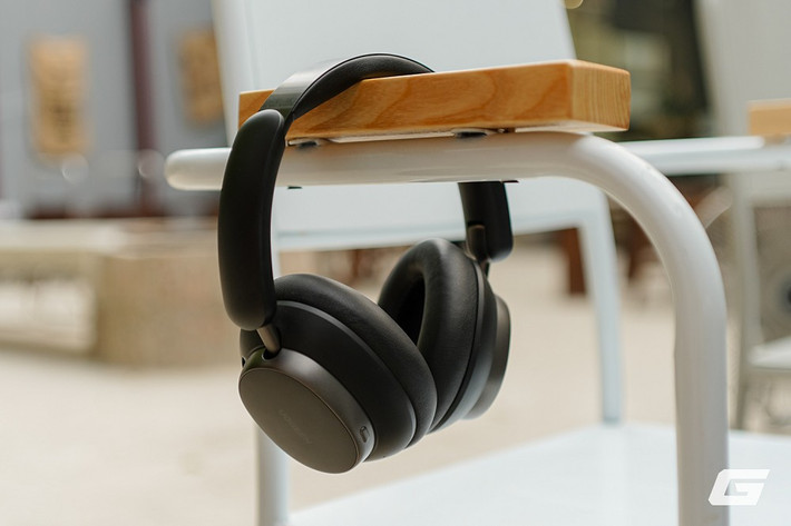 Thời lượng pin cực trâu: 80 giờ khi bật ANC, 120 giờ khi tắt, sạc nhanh 10 phút dùng thêm 5 giờ.