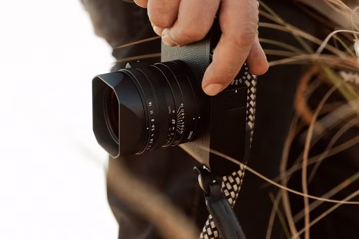 Máy sử dụng cảm biến full-frame 60 MP với công nghệ Triple Resolution cho độ chi tiết vượt trội.