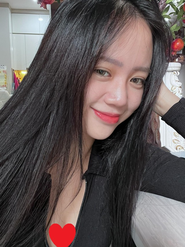 Chỉ bằng camera thường, không filter, cô vẫn toát lên vẻ đẹp tự nhiên đầy sức hút.