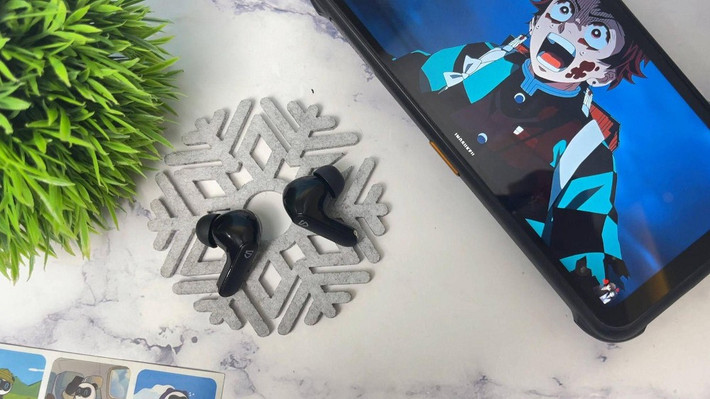 Với mức giá dưới 500.000 đồng, SoundPEATS Q3 Pro gây chú ý khi được trang bị chống ồn chủ động ANC lên tới -38dB, con số hiếm thấy ở tầm giá phổ thông.