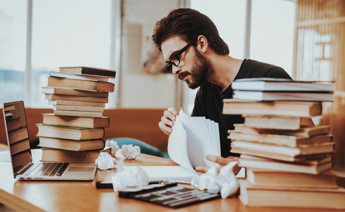 Thu nhập của tác giả ngày càng thấp, nhiều người phải làm thêm công việc khác để duy trì cuộc sống.