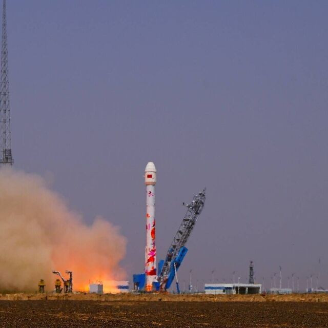 Chúng tận dụng chân không lạnh trong vũ trụ làm hệ thống làm mát tự nhiên cho các tác vụ tính toán. (Ảnh: Daily Express)