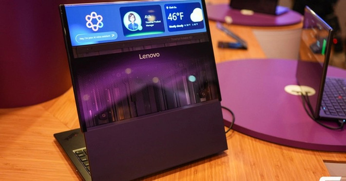 ThinkPad Rollable XD ra mắt tại CES 2026 tiếp tục giữ phong cách đen lịch lãm và TrackPoint đỏ đặc trưng của dòng ThinkPad. (Ảnh: Genk)