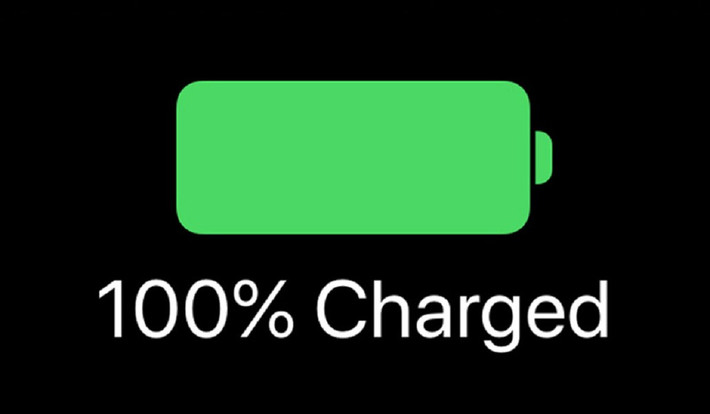 Tyler Morgan, cựu nhân viên từng làm việc tại Apple Store, cho biết thói quen sạc iPhone đầy 100% là sai lầm phổ biến.