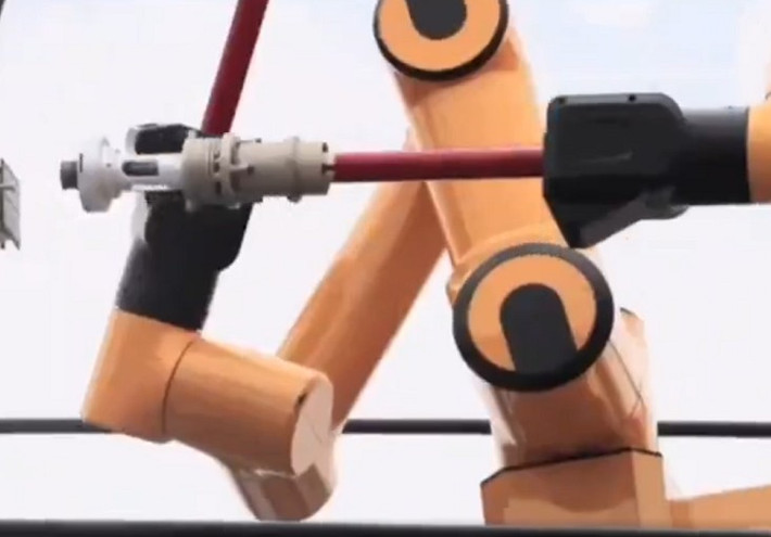 Đây là dấu mốc cho thấy robot đã rời xa sân khấu giải trí để thực sự bảo vệ tính mạng con người trong ngành điện.